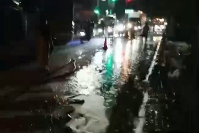 Tumpahan Oli Bekas Sebabkan Macet Total di Jalan Gatot Subroto Cimone Tangerang 