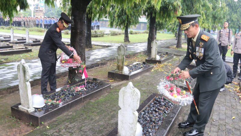 Polda Sumsel Teguhkan Nilai Kepahlawanan di Tengah Hujan Rintik Ziarah Nasional 2025