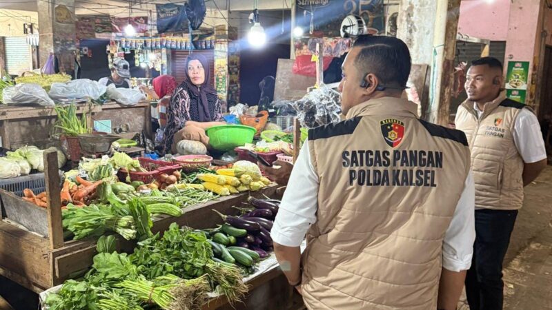 Satgas Pangan Polda Kalsel Cek Ketersediaan dan Harga Bahan Pokok di Pasar Ahad Kertak Hanyar