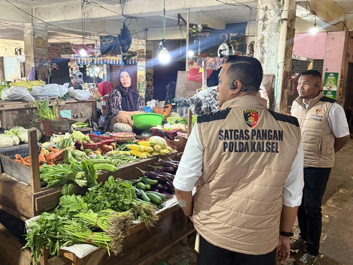 Satgas Pangan Polda Kalsel Cek Ketersediaan dan Harga Bahan Pokok di Pasar Ahad Kertak Hanyar