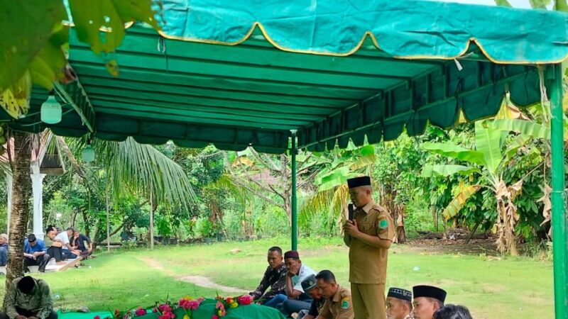 Kecamatan Kualuh Selatan Bersama Pemdes Gunung Melayu Takziah ke Rumah Duka Brahma Putra