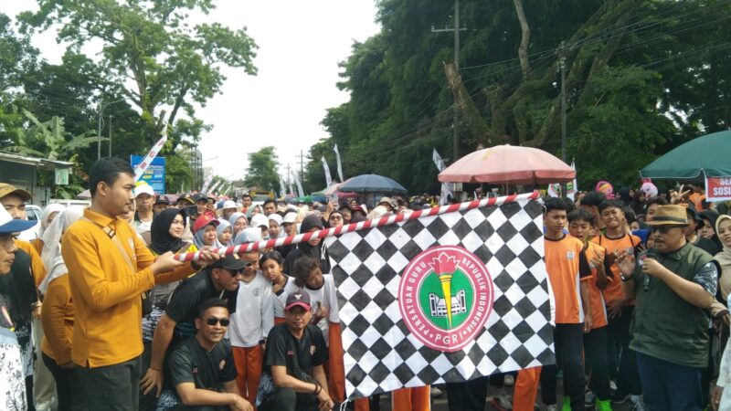 PGRI Banyuwangi Rayakan HUT ke-80 dan HGN 2025 dengan Jalan Sehat Penuh Semangat Kebersamaan