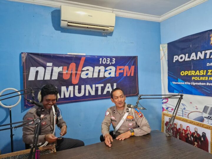 Sat Lantas Polres HSU Sapa Warga Lewat Radio Nirwana FM, Sosialisasikan Tertib Berlalu Lintas pada Ops Zebra Intan 2025