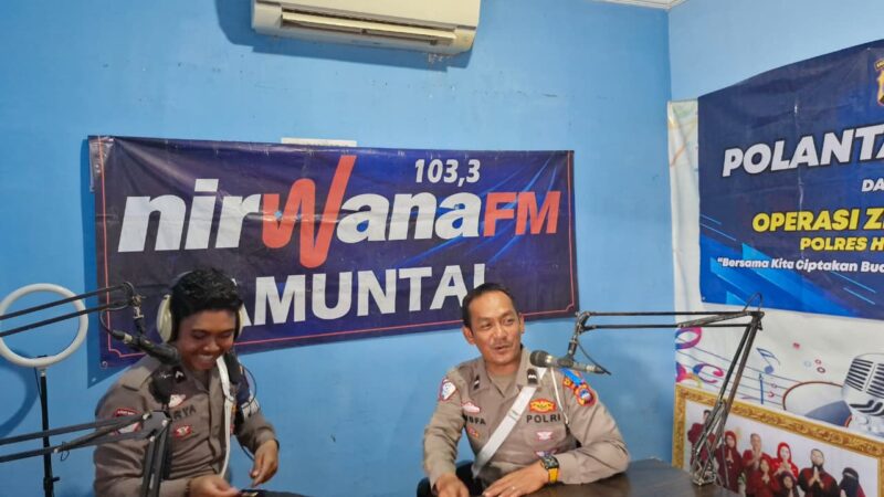 Sat Lantas Polres HSU Sapa Warga Lewat Radio Nirwana FM, Sosialisasikan Tertib Berlalu Lintas pada Ops Zebra Intan 2025