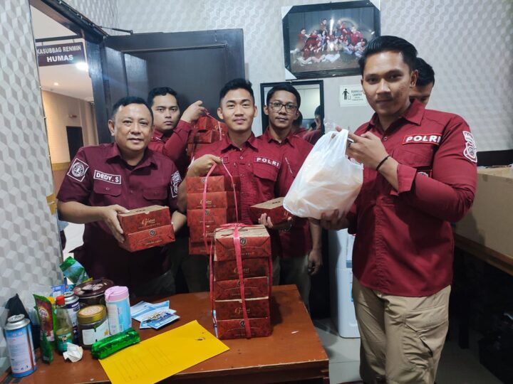 Kapolda Jabar Berikan Makanan Bergizi (MBG) Gratis,Kepada Anggota Bidang Humas Polda Jabar 