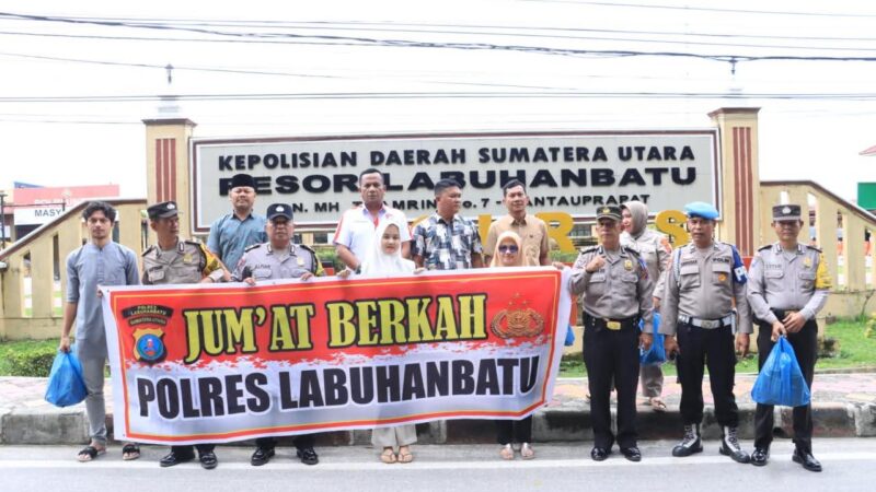 Polres Labuhanbatu Gelar Jumat Berkah, Bagikan 100 Nasi Bungkus untuk Pengemudi di Rantauprapat