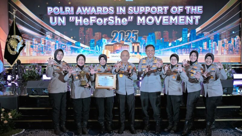 Kapolda Jabar Terima Penghargaan Polri Awards “HeForShe” dari Kapolri