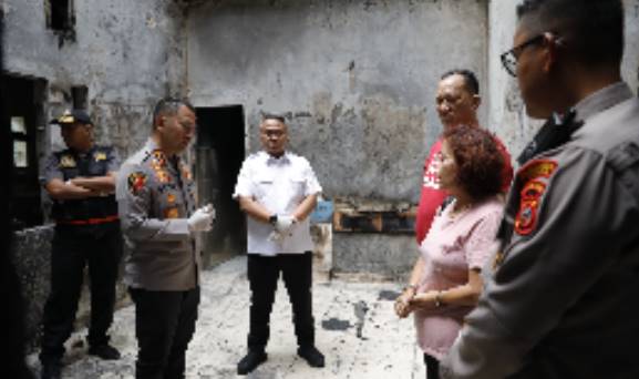 Kapolrestabes Medan Pimpin Penyelidikan Lanjutan Kebakaran Rumah Hakim Penyidang Topan Ginting 