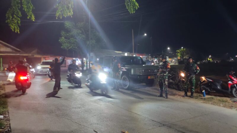 Perketat Keamanan di Wilayah Rawan, Babinsa Koramil 03/Cabangbungin Gelar Patroli Malam Terpadu 