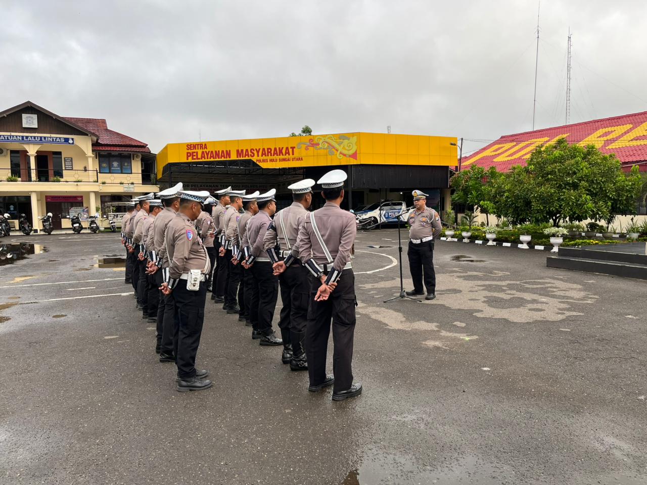 Sat Lantas Polres HSU Tingkatkan Pengawasan Lalu Lintas,KBO Lantas Pimpin Langsung Pengaturan di Lapangan