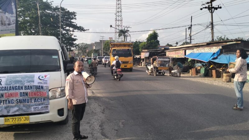 Peduli Korban Banjir,Longsor di Sumatera dan Aceh, Ketua DPD JPRMI Labura Menggalang Dana Dijalan 