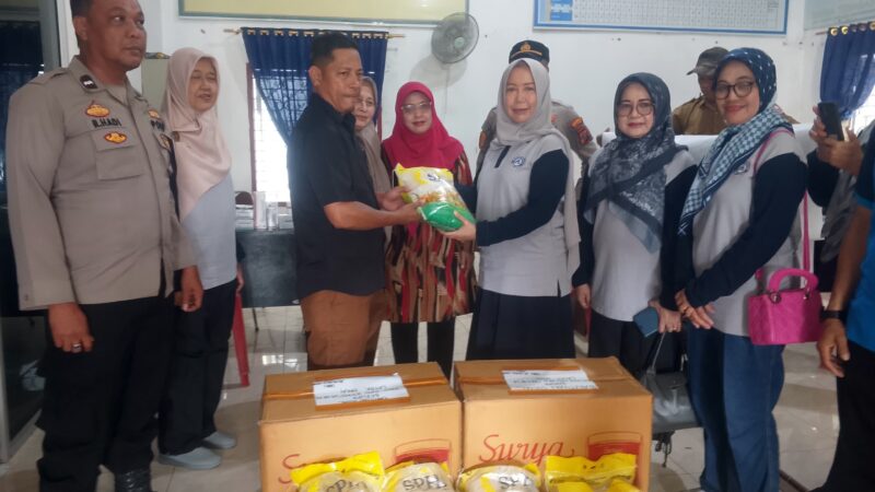 PB IKA UMA Bersama Polsek Pantai Labu, Berikan Bantuan untuk Korban Banjir di Desa Tengah Pantai Labu