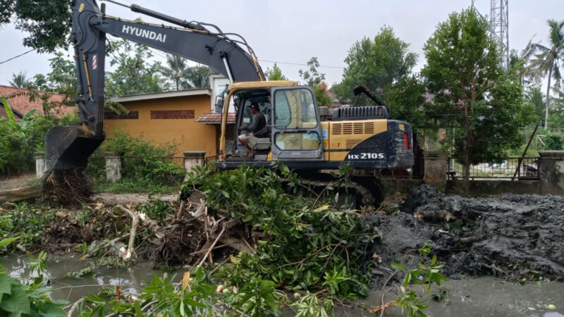Pengerjaan Proyek Normalisasi Sungai Segaran ,Dinas Sumber Daya Air (SDA) Bekasi Diduga Asal Jadi