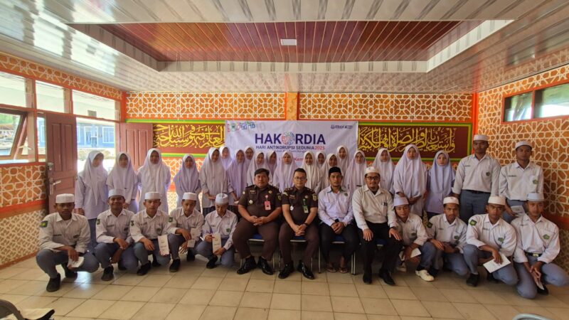 Peringati Hakordia 2025, Kejari Dairi Turun ke Jalan dengan Aksi Simpatik dan Edukasi