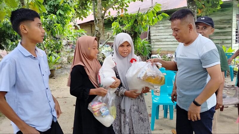 Ketua FKATPL Amranuddin Tanjung Gelar Jumat Berkah, Salurkan Sembako untuk Warga Kurang Mampu dan Anak Yatim di Kualuh Hulu