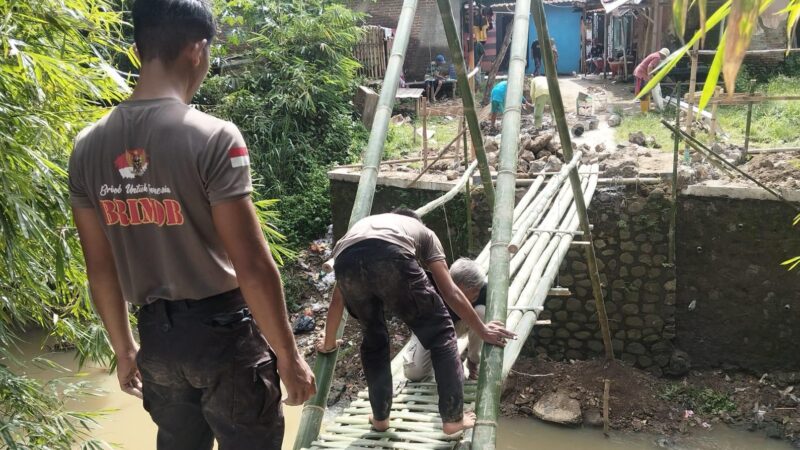 Berkat Tim SAR Sat Brimob Polda Jabar, Jembatan Penghubung Warga Kadipaten Dapat Dilewati 