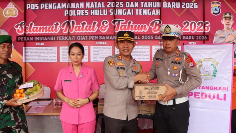 Cek Kesiapan Pelaksanaan Operasi Lilin Intan 2025, Kapolres HST bersama Ketua Bhayangkari Cabang HST Berikan Bingkisan ke Personil Posyan dan Pospam