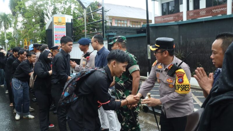 Polres HSU Lakukan Pengamanan Terpadu,Dalam Aksi Unjuk Rasa Damai BEM Se-Kalsel Dikejaksaan Negeri Amuntai 