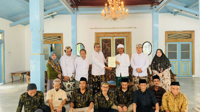 Pengangkatan Jeneng Makam Syaikh Syarif Hidayatullah Sunan Gunung Jati Cirebon,di Bangsal Djinem Keraton Kanoman.