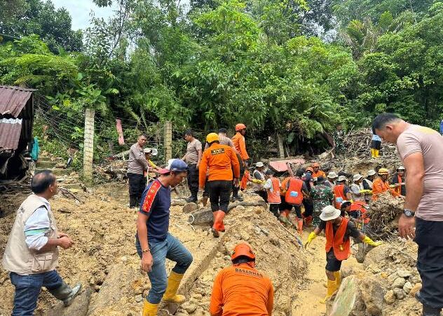 Pencarian Korban Longsor di Sibolga Masih Berlanjut, Satu Anak Perempuan Diduga Masih Tertimbun 