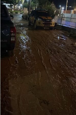 Hujan Dari Siang, Sungai Aek Doras Sibolga Julu Meluap Sampai Kejalan Raya 