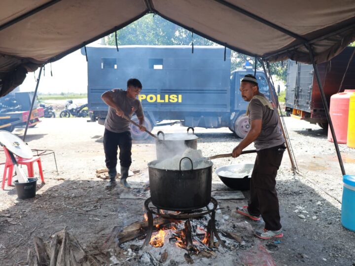 Polda Kalsel Kerahkan Kendaraan Dapur Lapangan dan Water Treatment Bantu Warga Terdampak Banjir