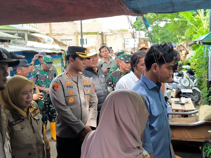 Pengamanan Kunjungan RI 2 di Lokasi Pengungsian Korban Banjir Desa Tanjungpura