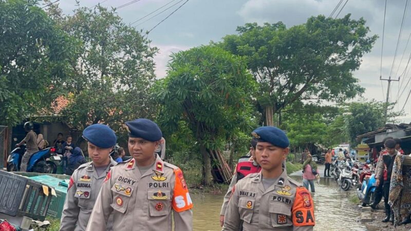 Sigap Hadapi Banjir Karawang, SAR Sat Brimob Polda Jabar Turun Langsung Pastikan Keselamatan Warga
