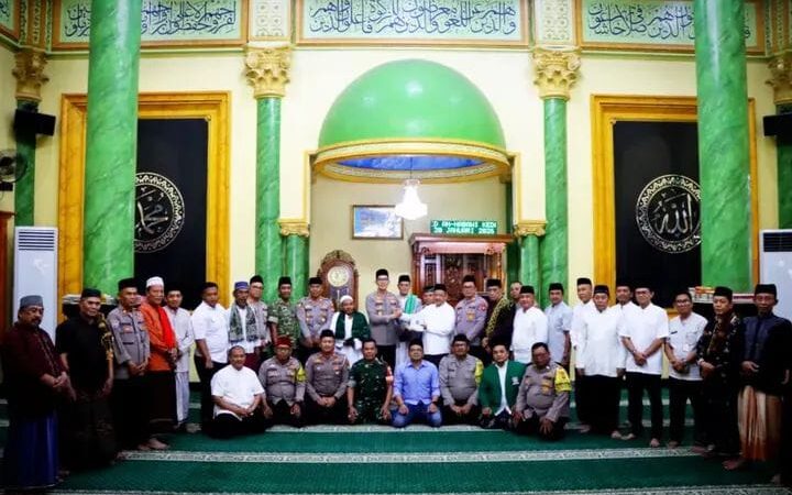 Wakapolres Metro Tangerang Kota Silaturahmi dan Bhakti Sosial Bersama Komunitas Ojol Neglasari