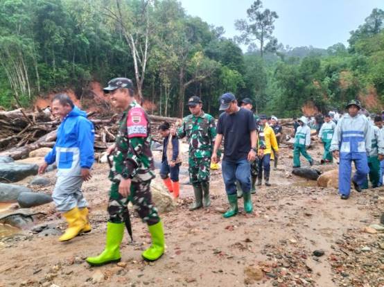 Danrem 023/KS dan Bupati Tapanuli Tengah Tinjau Banjir Susulan, Evakuasi Warga Zona Merah 