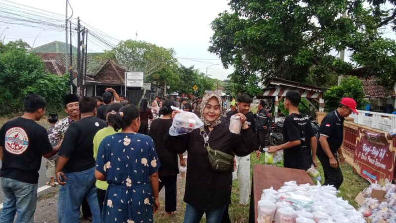 Forum Rakyat Berdaulat Indonesia (FORBI) Berbagi Takjil Buka Puasa Gratis untuk Pengguna Jalan Raya Lintas Provinsi Rogojampi-Genteng 