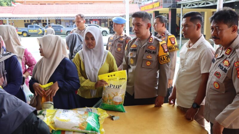 Polres Hulu Sungai Tengah (HST) Menggelar Kegiatan Gerakan Pangan Murah Serentak Seluruh Indonesia  di Halaman Mako Polres