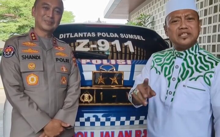 Aksi Rendah Hati Kapolda Sumsel, Ustadz Das’ad Latif: Patut Dicontoh Pejabat Lain
