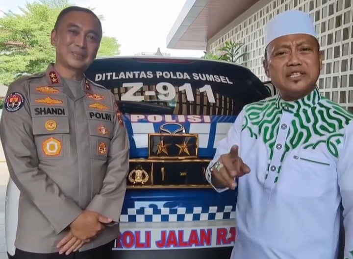Aksi Rendah Hati Kapolda Sumsel, Ustadz Das’ad Latif: Patut Dicontoh Pejabat Lain