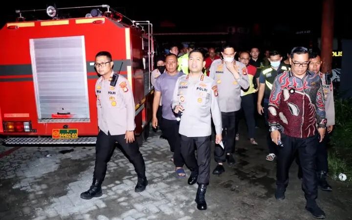 Kapolres Metro Tangerang Kota Tinjau Langsung Lokasi Kebakaran Asrama Polri Ciledug, 23 KK Terdampak