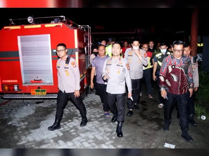Kapolres Metro Tangerang Kota Tinjau Langsung Lokasi Kebakaran Asrama Polri Ciledug, 23 KK Terdampak