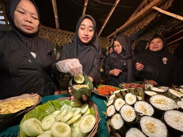 Sego Lemeng dan Kopi Uthek Meriahkan ‘Janda Reni’ Banyuwangi, Intip Filosofinya!