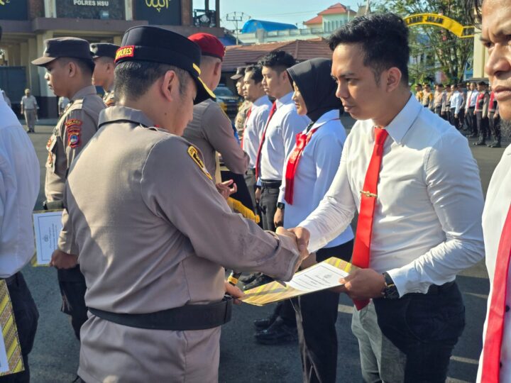 Upacara Hari Kesadaran Nasional, Kapolres HSU Apresiasi 18 Personel Berprestasi dan Tegaskan Komitmen Profesionalisme