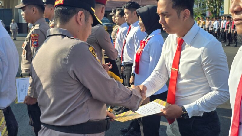 Upacara Hari Kesadaran Nasional, Kapolres HSU Apresiasi 18 Personel Berprestasi dan Tegaskan Komitmen Profesionalisme