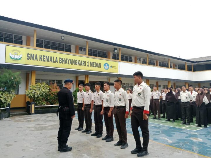 Bangun Generasi Disiplin, Brimob Sumut Hadir sebagai Instruktur di SMA Kemala Bhayangkari 1 Medan