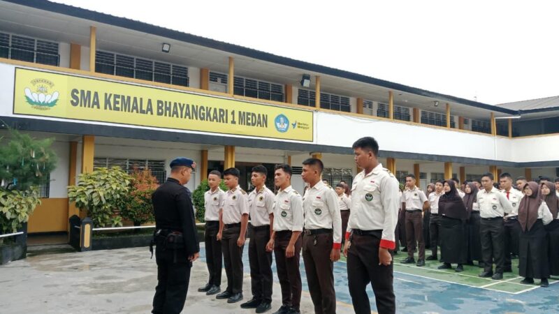 Bangun Generasi Disiplin, Brimob Sumut Hadir sebagai Instruktur di SMA Kemala Bhayangkari 1 Medan