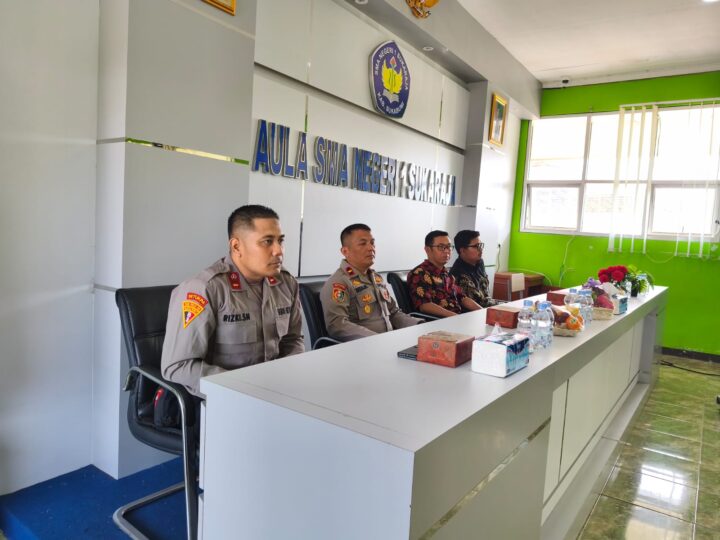 Cegah Aksi Kenakalan Remaja, Siswa Setukpa Polri Sindikat 12 Kelas C2 Sampaikan Pesan Kamtibmas di Sekolah SMAN 1 Sukaraja