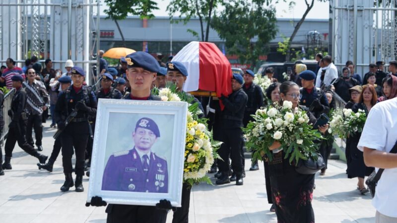 Penghormatan Terakhir untuk Putra Terbaik Bhayangkara, Sat Brimob Polda Sumut Kawal Pemakaman Brigjen Pol. (Purn) Raziman Tarigan, S.H.
