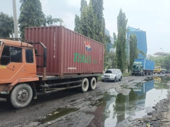 Akses Jalan Menuju Pelabuhan Belawan Rusak Berat, Tanggung Jawab Siapa???
