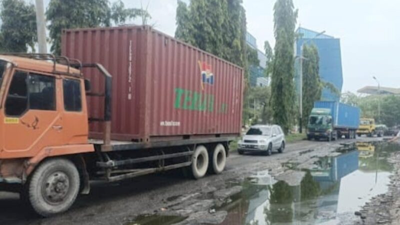 Akses Jalan Menuju Pelabuhan Belawan Rusak Berat, Tanggung Jawab Siapa???