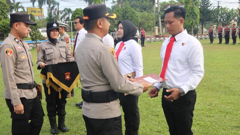 Polres Ogan Ilir Berikan Penghargaan kepada Personel Berprestasi