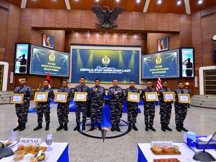 LANAL Banyuwangi Terima Penghargaan Kasal dalam Penegakan Hukum di Wilayah Kerja