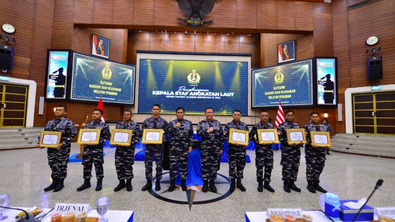LANAL Banyuwangi Terima Penghargaan Kasal dalam Penegakan Hukum di Wilayah Kerja