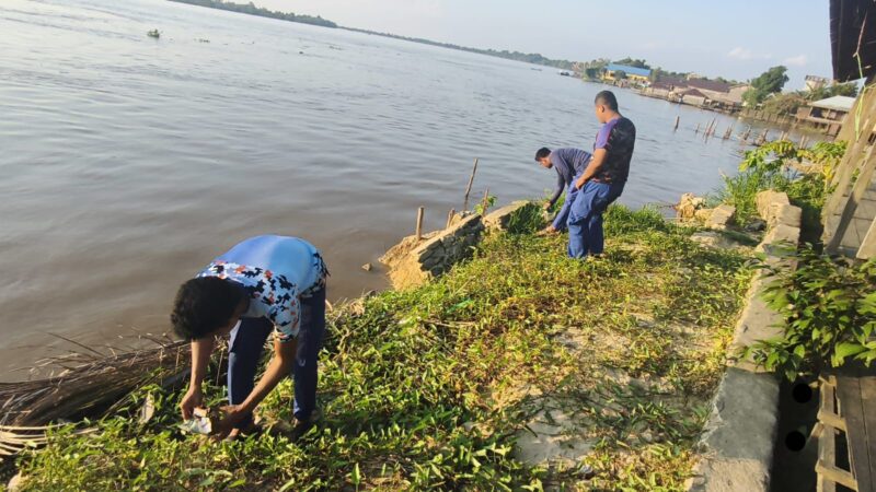 Wujud Kepedulian Terhadap Lingkungan dan Keselamatan Perairan,Sat Polairud Polres HSU Gelar Aksi Bersih Sungai di Paminggir