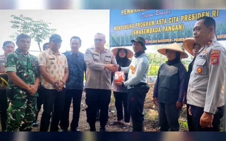 Dukung Program Swasembada Pangan Nasional Polres Metro Tangerang Kota Tanam Bibit Jagung di Lahan Tidur